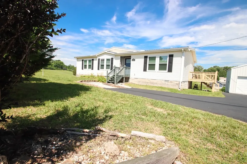 5737 Old Kentucky Road Sparta TN 38583