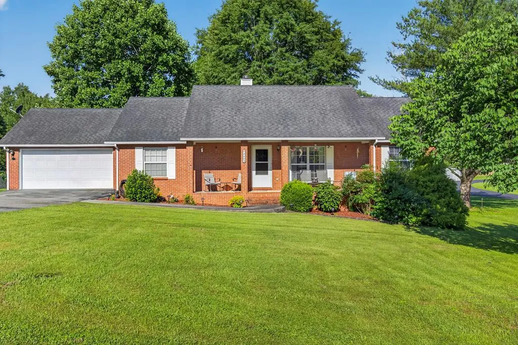 2403 N Pointe Cove Circle Cookeville TN 38506