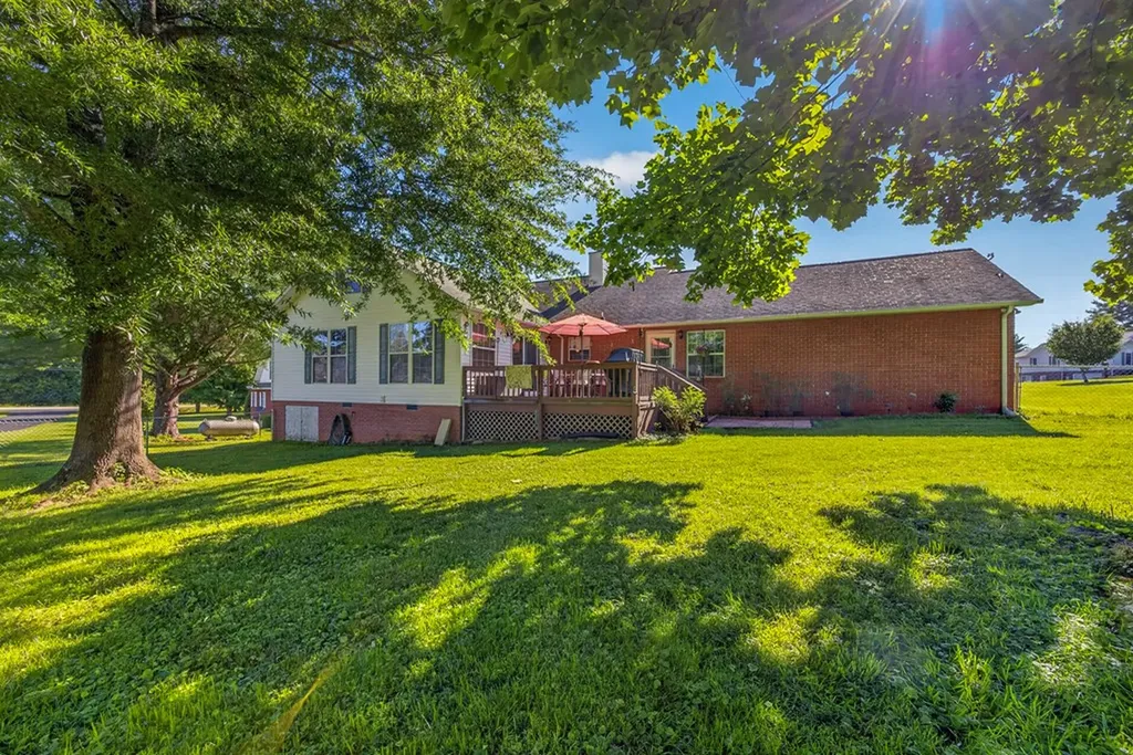 2403 N Pointe Cove Circle Cookeville TN 38506