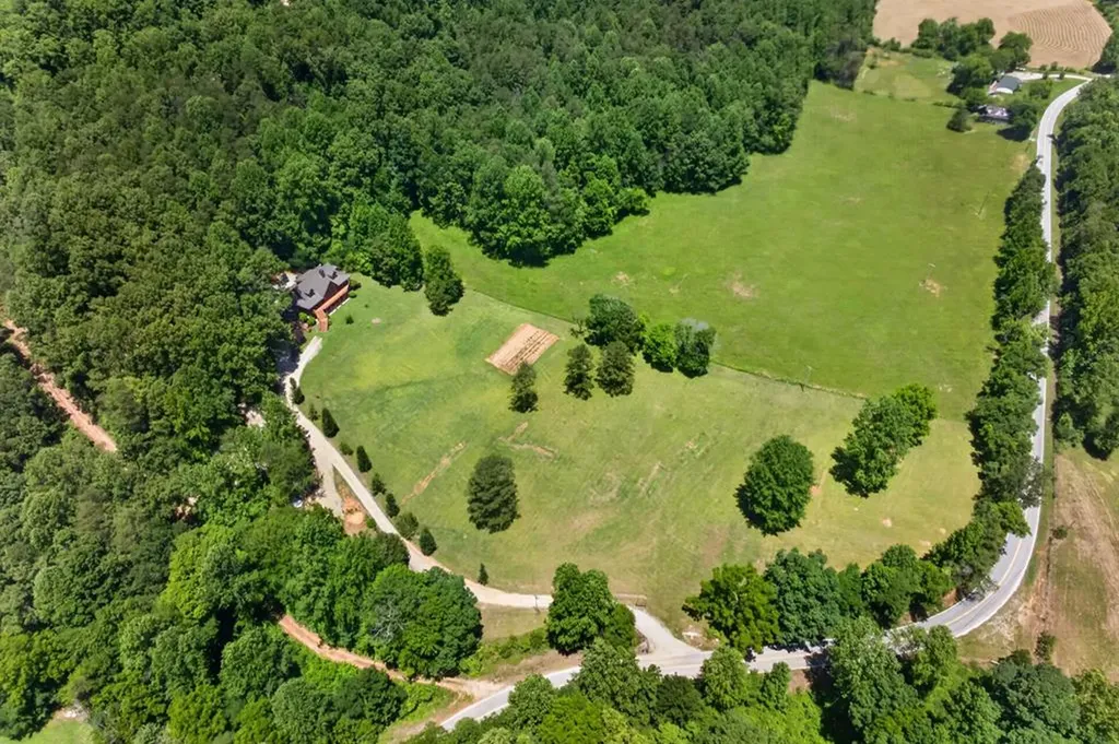 1062 Wilder Highway Alpine TN 38543