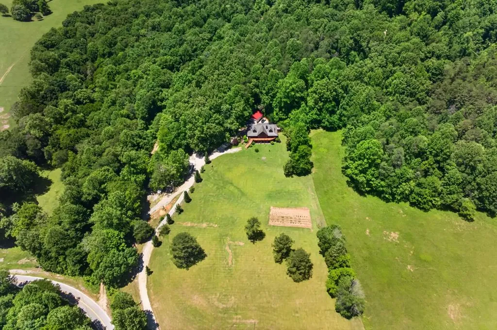 1062 Wilder Highway Alpine TN 38543