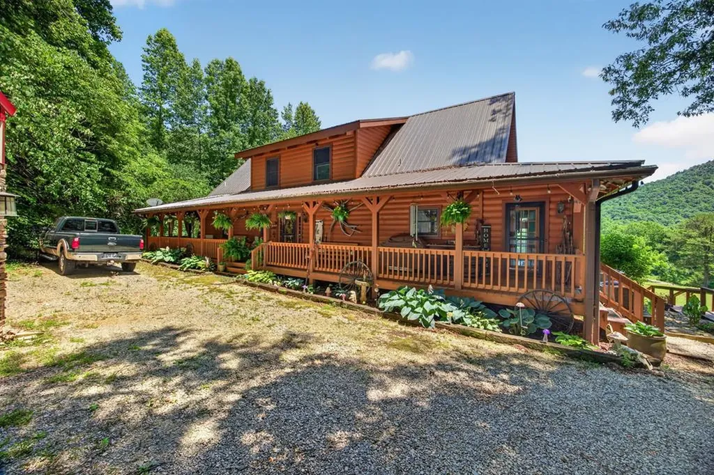 1062 Wilder Highway Alpine TN 38543