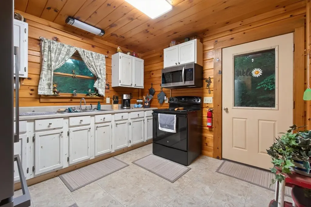 1062 Wilder Highway Alpine TN 38543