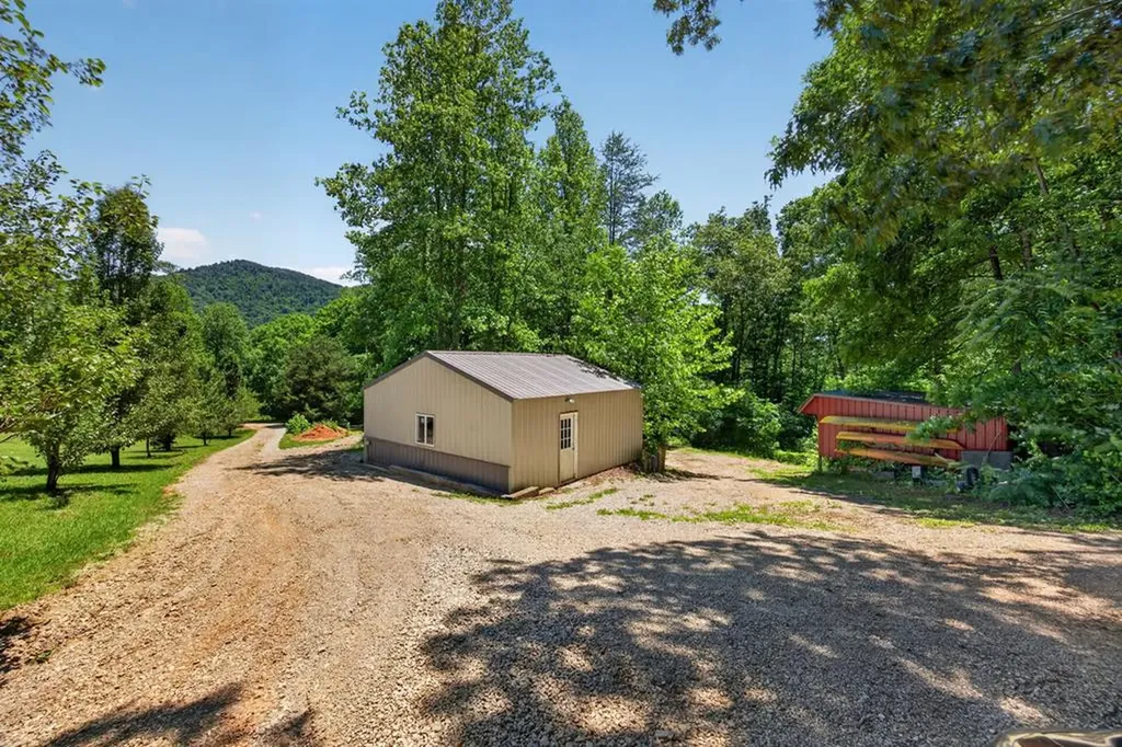1062 Wilder Highway Alpine TN 38543