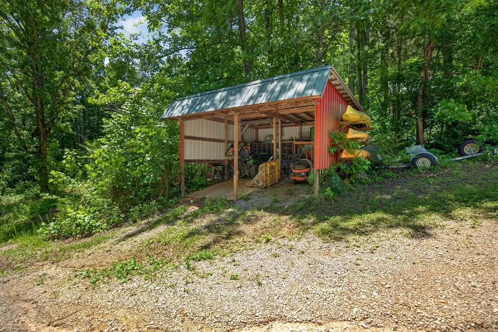 1062 Wilder Highway Alpine TN 38543