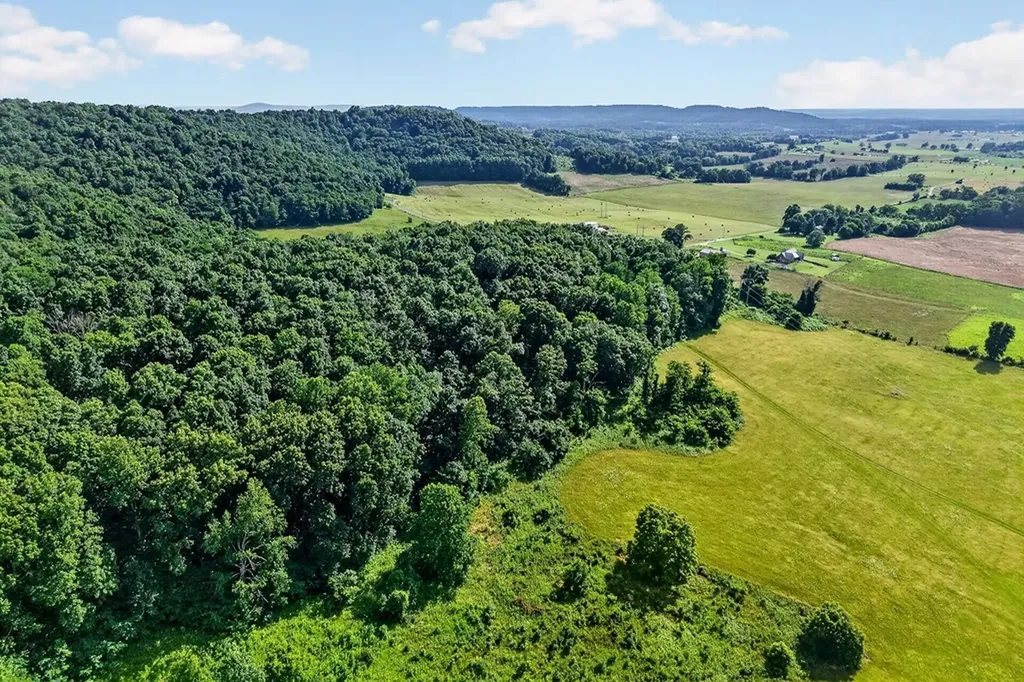 23AC Moore Cove Road Quebeck TN 38579