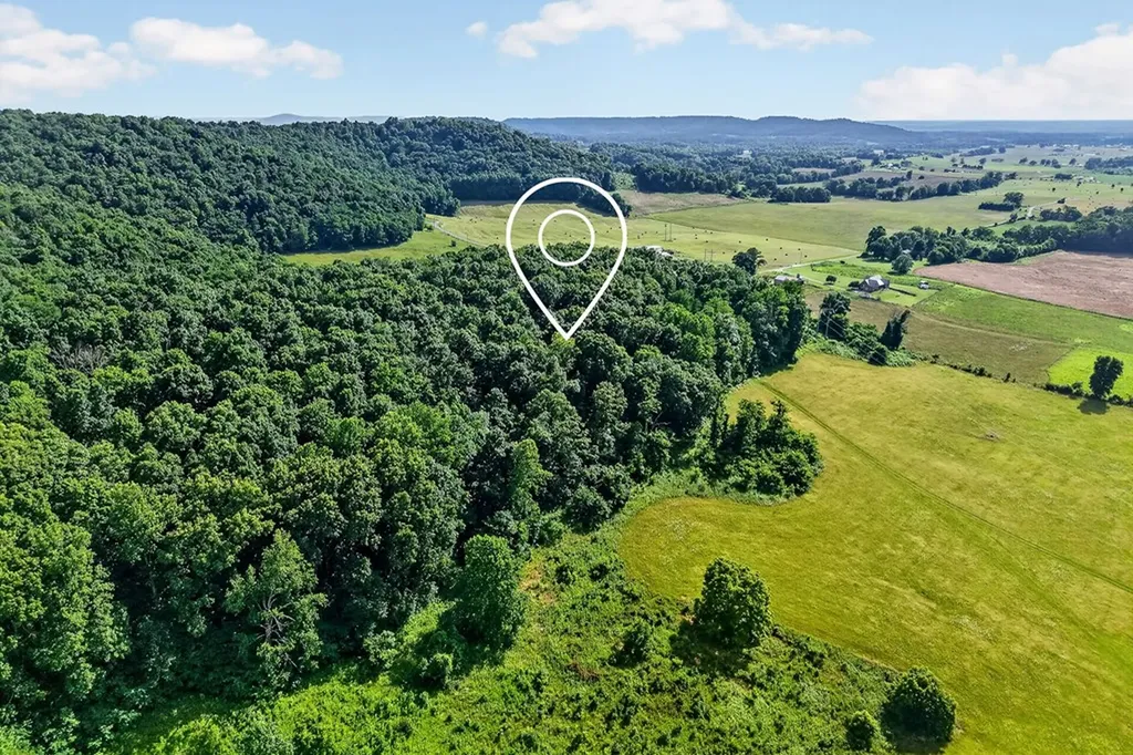 23AC Moore Cove Road Quebeck TN 38579