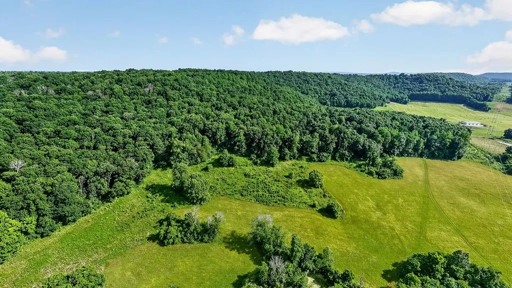 23AC Moore Cove Road Quebeck TN 38579