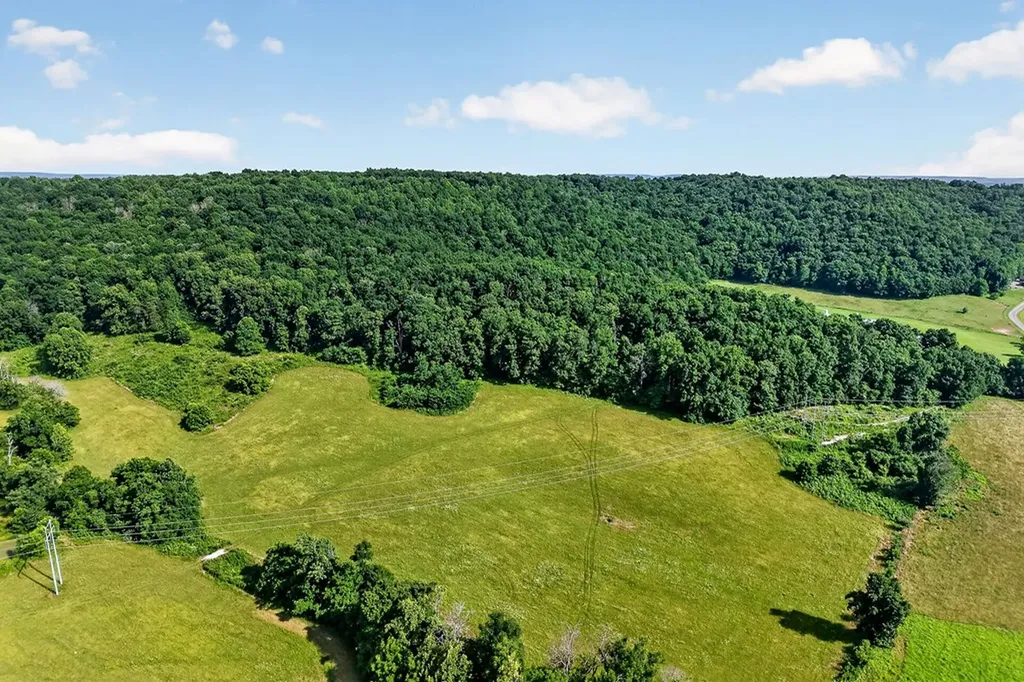 23AC Moore Cove Road Quebeck TN 38579
