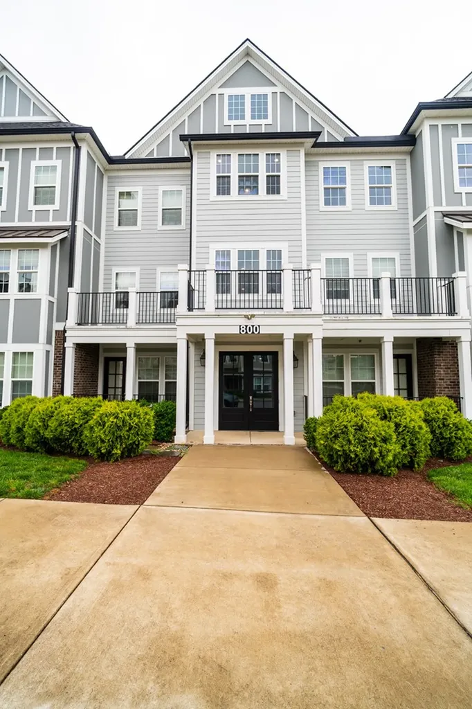 800 Vintage Green Ln Unit 302 Franklin TN 37064-2333