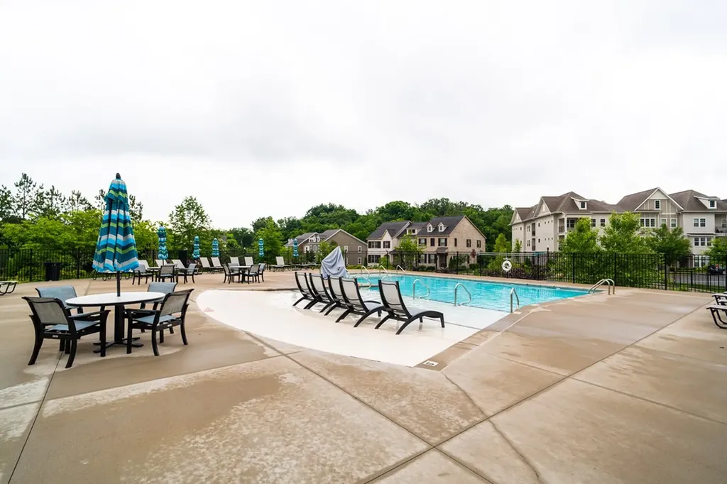 800 Vintage Green Ln Unit 302 Franklin TN 37064-2333