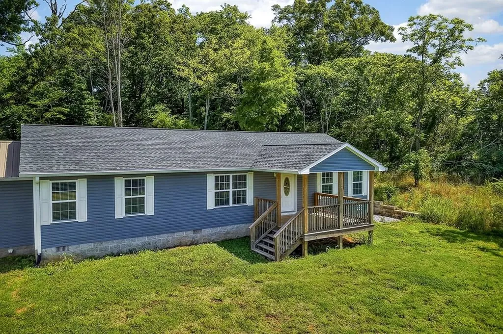 6101 Old Kentucky Road Sparta TN 38583