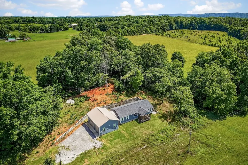 6101 Old Kentucky Road Sparta TN 38583