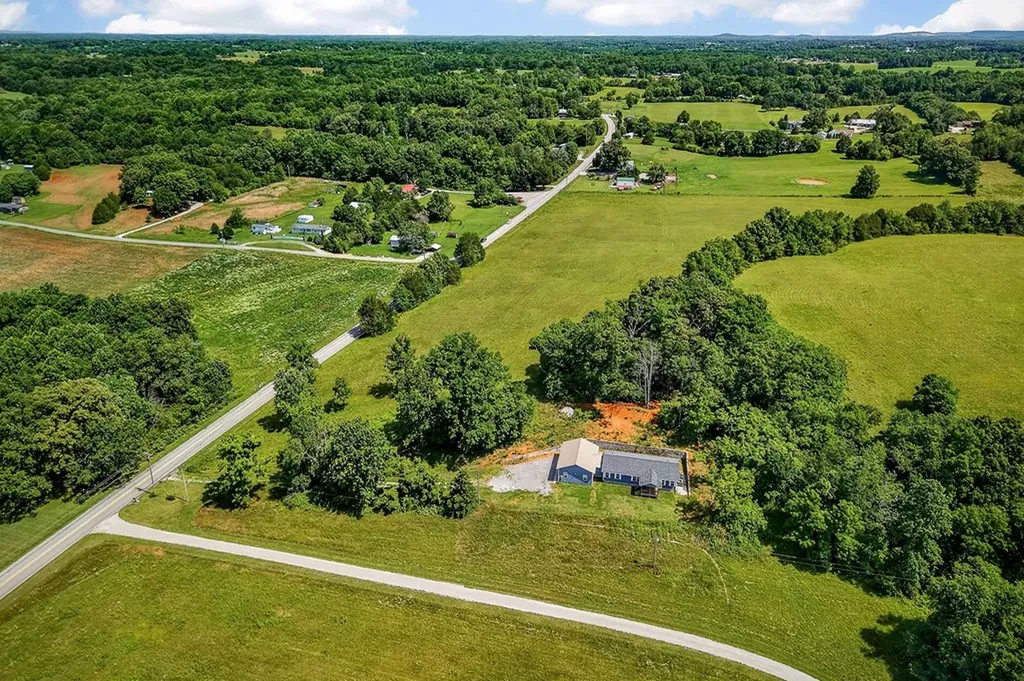 6101 Old Kentucky Road Sparta TN 38583
