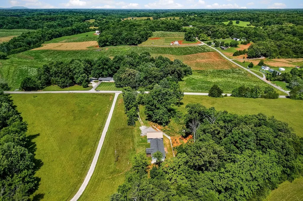 6101 Old Kentucky Road Sparta TN 38583