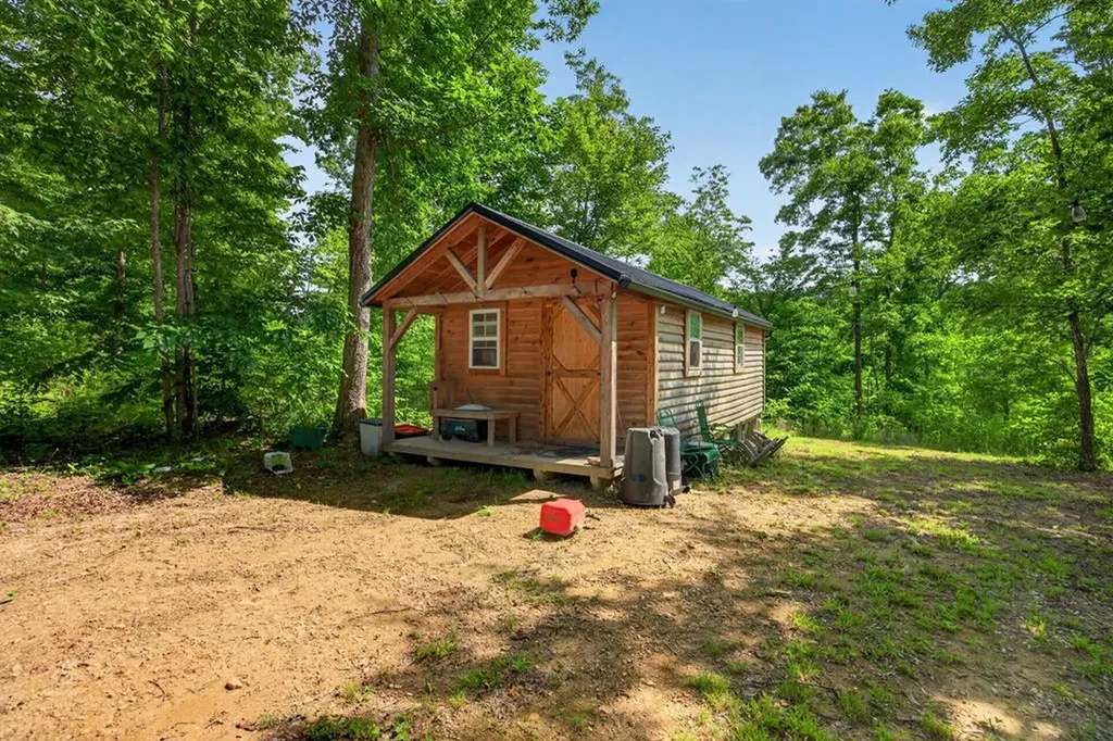 344 Runaway Lane Gainesboro TN 38562