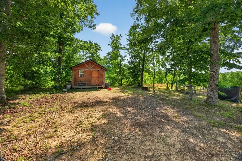 344 Runaway Lane Gainesboro TN 38562