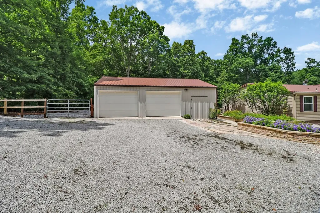 149 Vandever Lane Crossville TN 38572