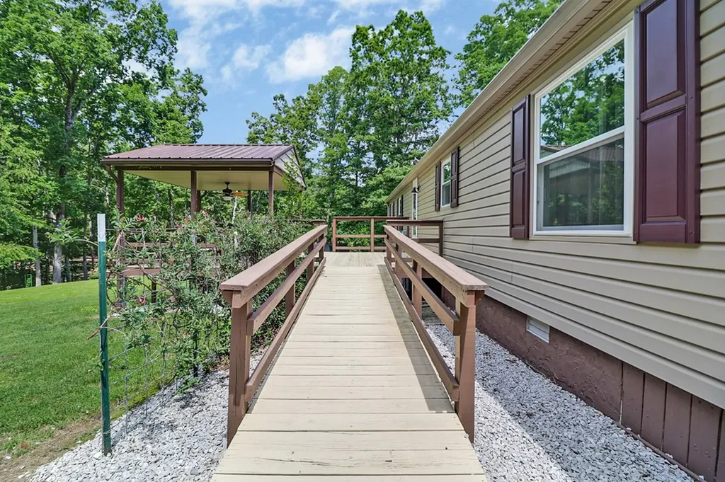 149 Vandever Lane Crossville TN 38572