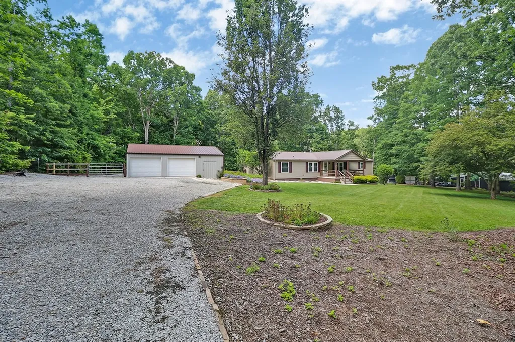 149 Vandever Lane Crossville TN 38572