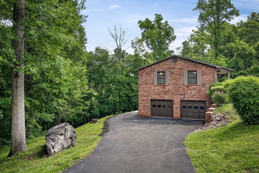 2600 Lake Valley Drive Cookeville TN 38506