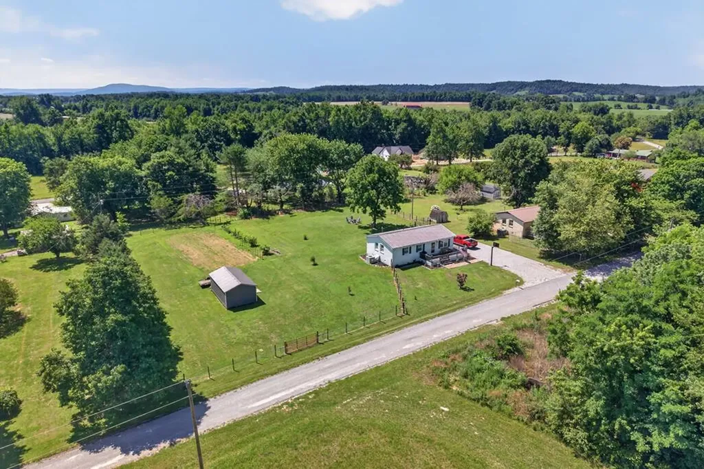115 Oakley Road Allons TN 38541