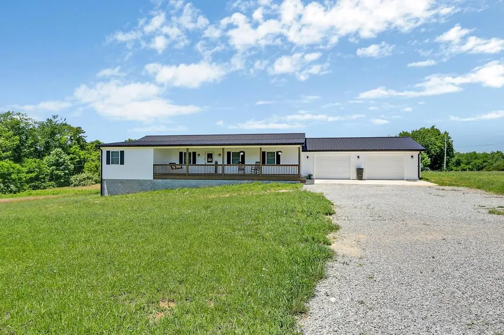 811 Fritzsche Loop Jamestown TN 38556