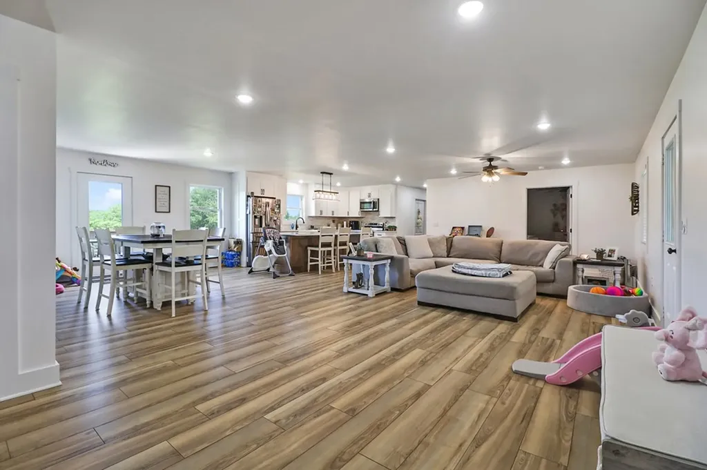 811 Fritzsche Loop Jamestown TN 38556