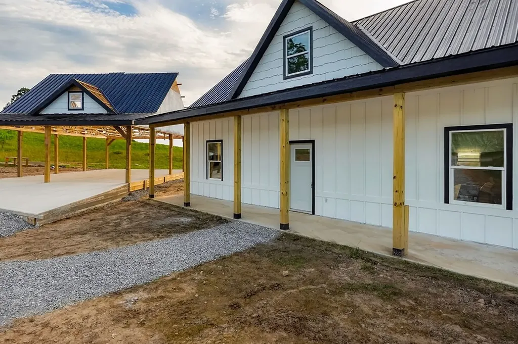 689 Amonett Circle Byrdstown TN 38549