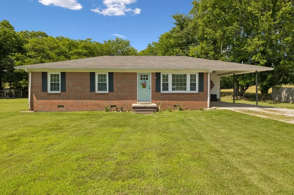 161 Kempville Highway Pleasant Shade TN 37145