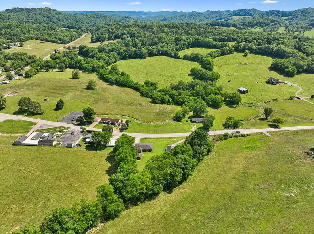 161 Kempville Highway Pleasant Shade TN 37145