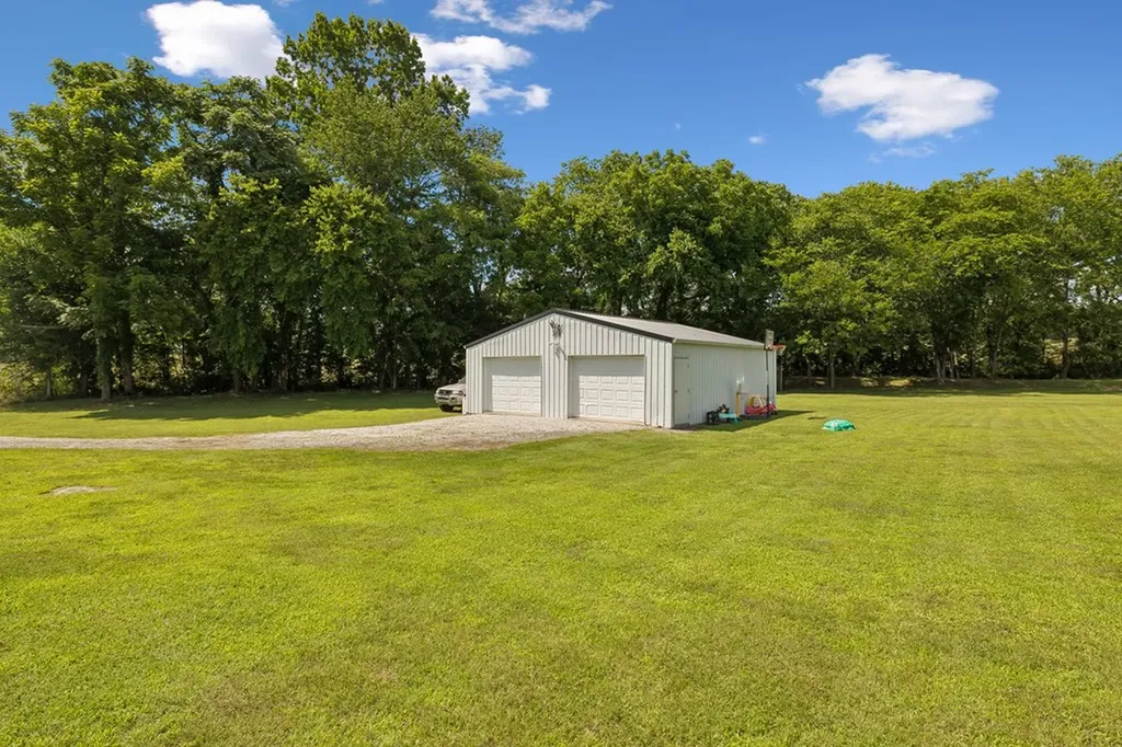 161 Kempville Highway Pleasant Shade TN 37145