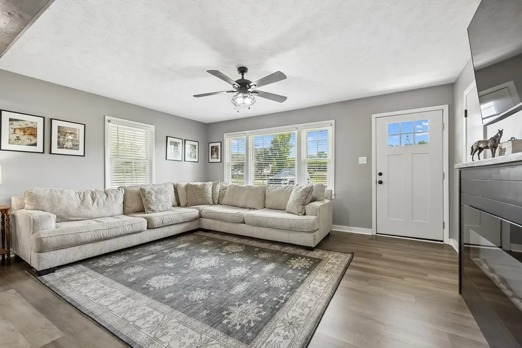 161 Kempville Highway Pleasant Shade TN 37145