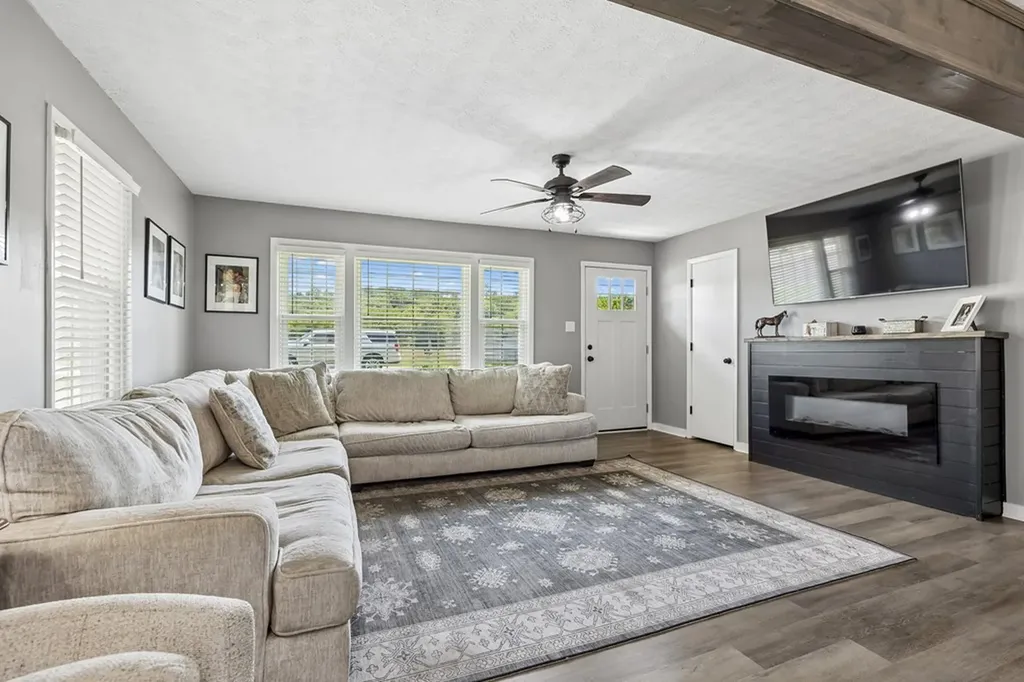 161 Kempville Highway Pleasant Shade TN 37145