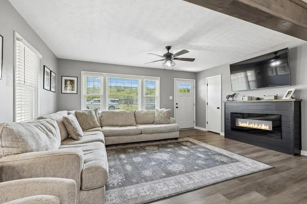 161 Kempville Highway Pleasant Shade TN 37145