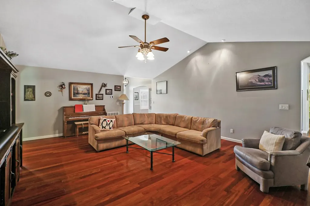 1401 Holiday Drive Crossville TN 38555