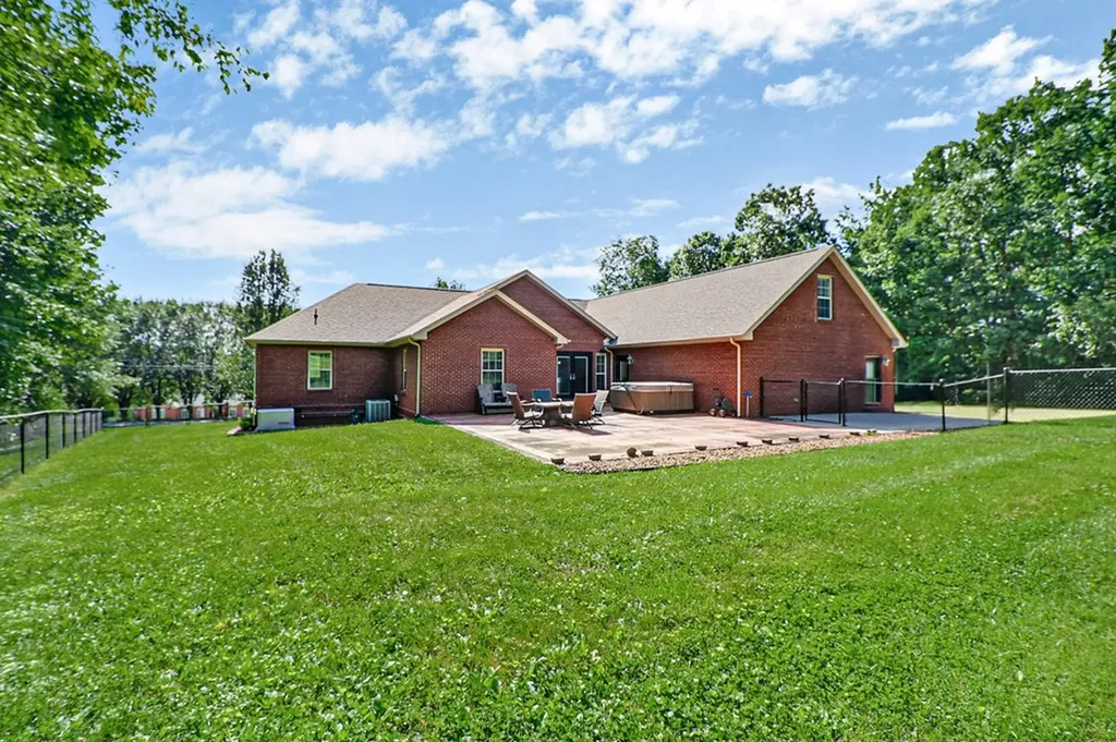 1401 Holiday Drive Crossville TN 38555