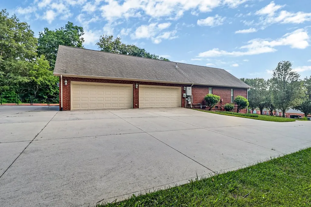 1401 Holiday Drive Crossville TN 38555
