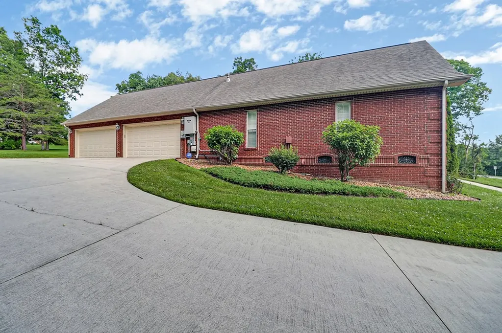 1401 Holiday Drive Crossville TN 38555