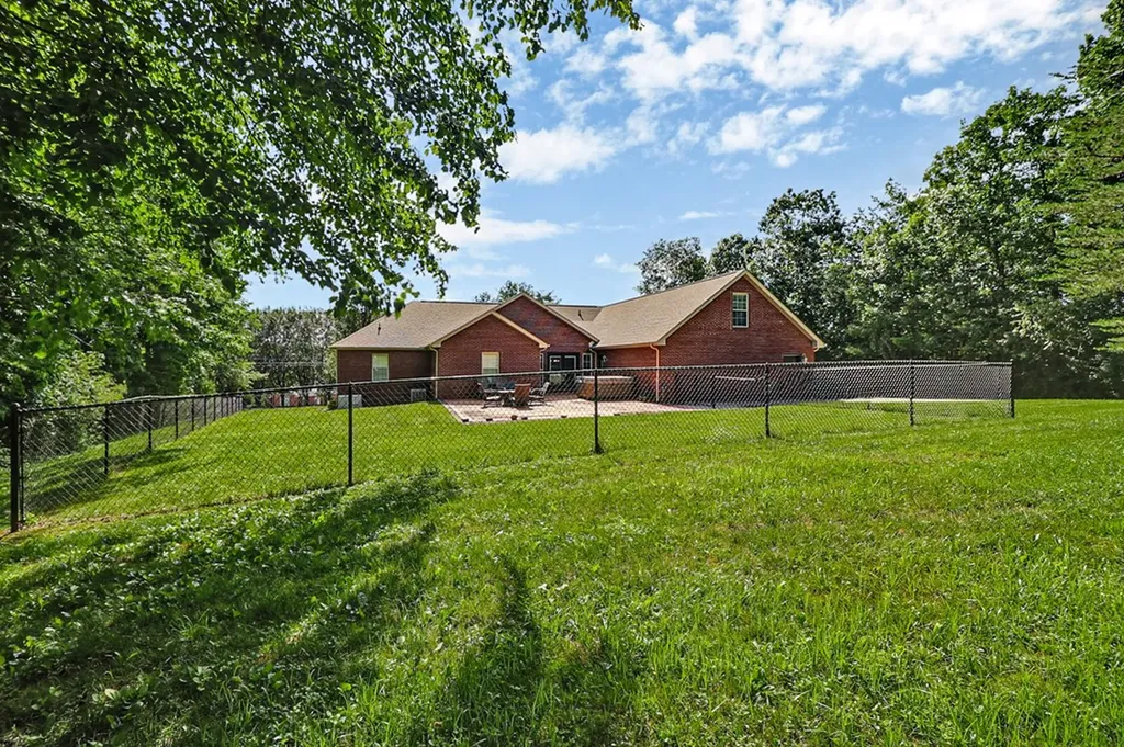 1401 Holiday Drive Crossville TN 38555