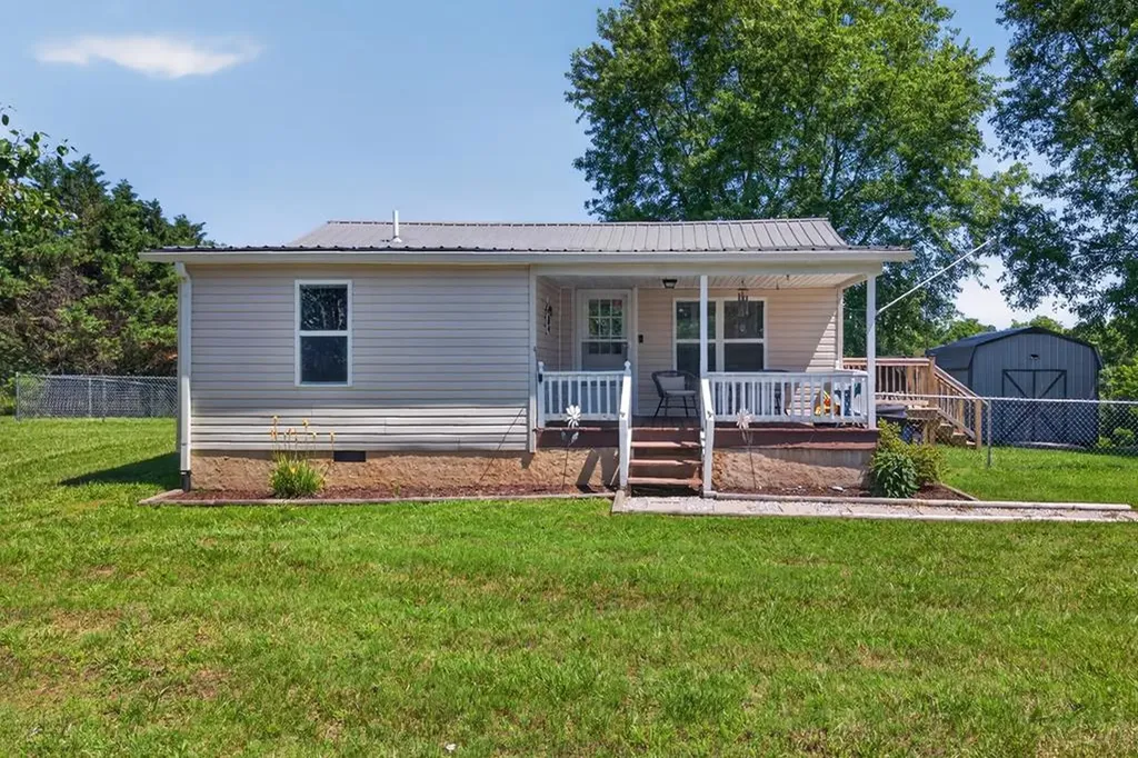Livingston TN, 148 Tom Davis Road