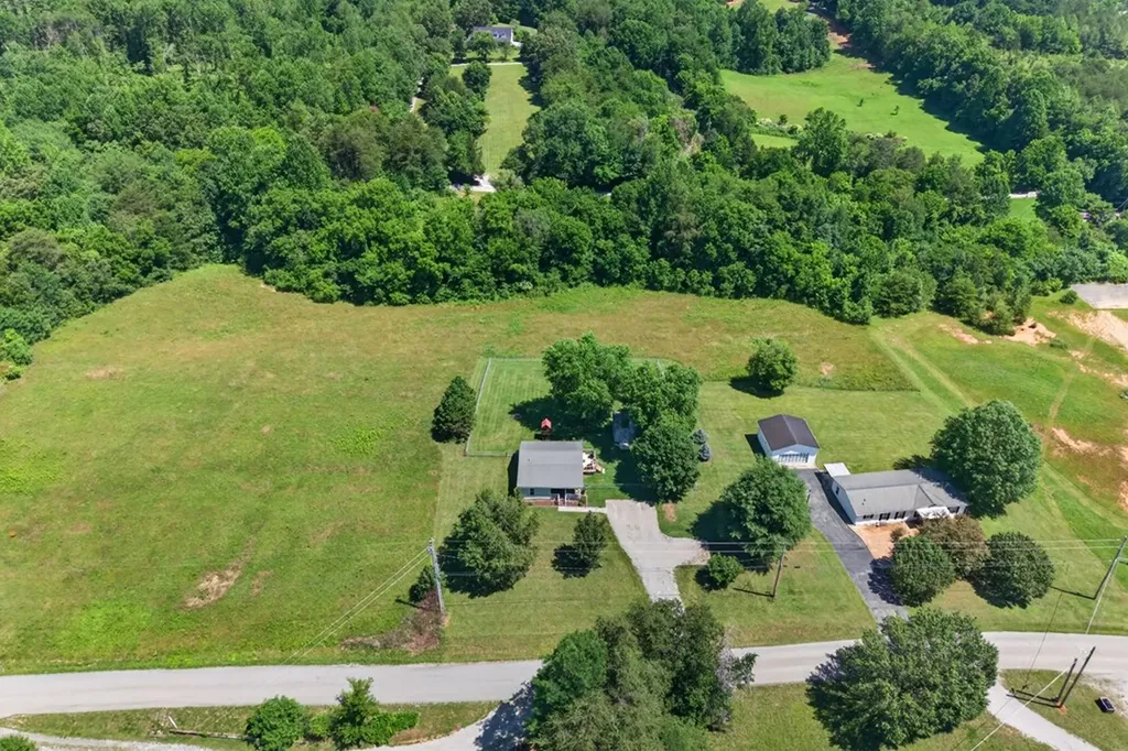 148 Tom Davis Road Livingston TN 38570