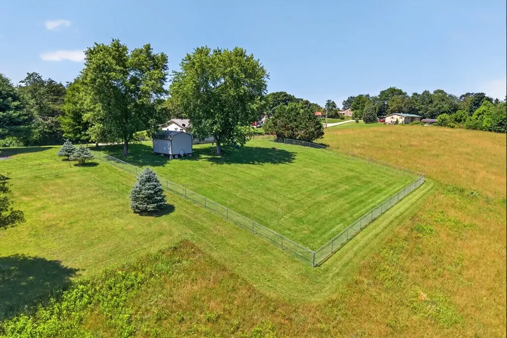 148 Tom Davis Road Livingston TN 38570