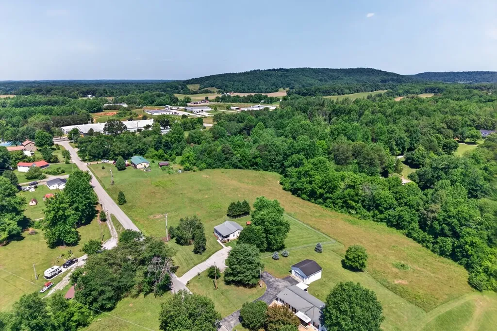148 Tom Davis Road Livingston TN 38570