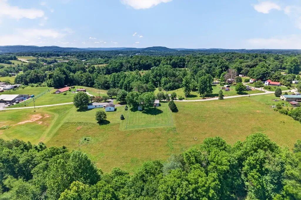 148 Tom Davis Road Livingston TN 38570