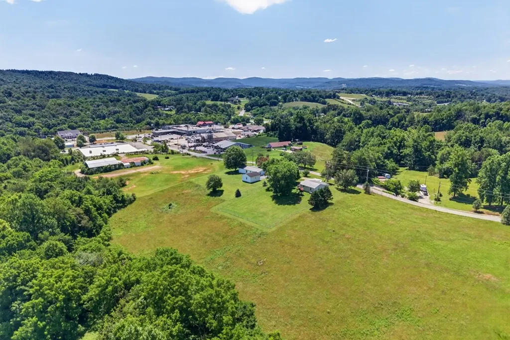 148 Tom Davis Road Livingston TN 38570