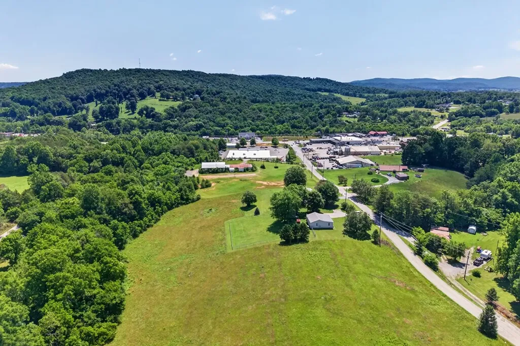 148 Tom Davis Road Livingston TN 38570