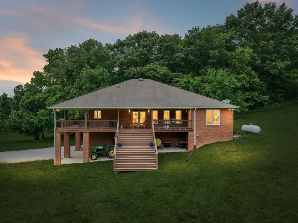 574 Hayes Ridge Road Lancaster TN 38569