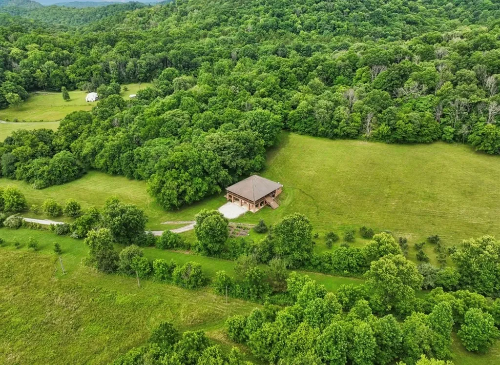 574 Hayes Ridge Road Lancaster TN 38569