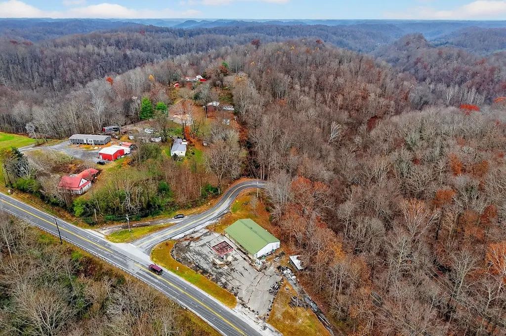 11855 Nashville Highway Baxter TN 38544